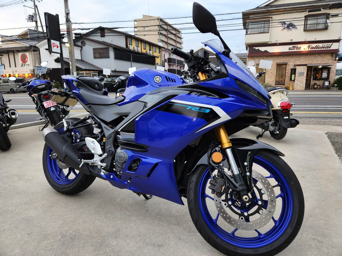 yspshiga's tweet image. 今日は電話が鳴れば #YZFR9 😅
例に漏れず当店も空きは皆無

#r9 だけが #YZF じゃないで
って事で カスタム魂注入っ
#YZFR3 フェンダーレス取付❇️

オーナー様も最初からやっときゃよかったって大満足✨

こっちも嬉しい😆

ボチボチ在庫の #r25 も #r3 も
入荷しそうやで❇️

#ysp滋賀 #ysp #ヤマハ