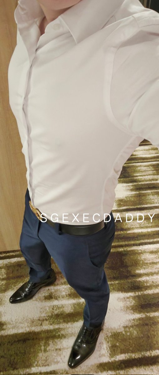 下班了，怎麼... 有點捨不得脫下身上的一身正裝呢？😆 A little reluctant to undress from my work attire...

Like • Repost • Follow >> <a href="/sgexecdaddy/">sgexecdaddy</a>