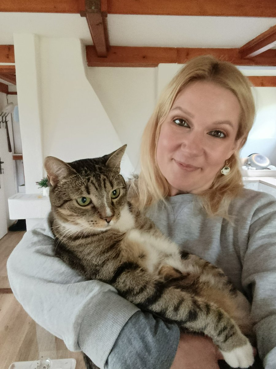 SandraNovotn2's tweet image. Přejeme Vám s Cipískem krásný páteček, kamarádi moji milovaný 😘🥰😺