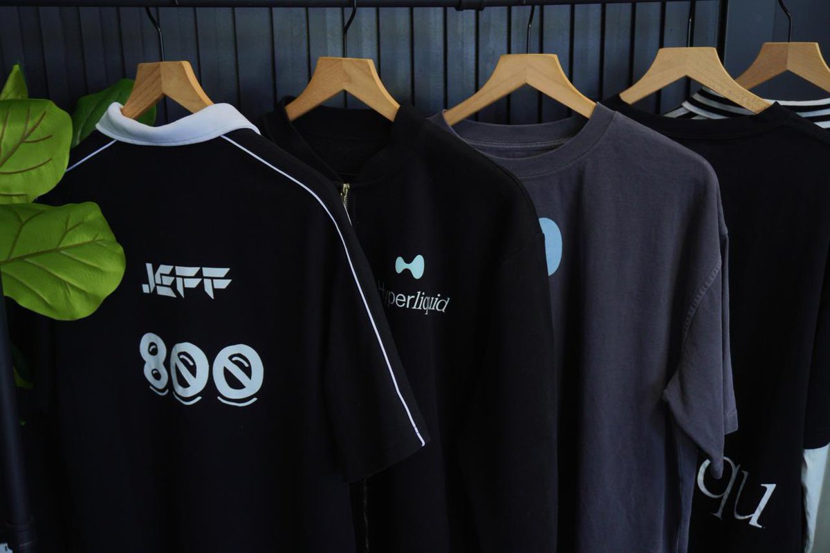 the merch is as solid as the tech.
heavyweight, cozy and built to last.

rePRICE coded, merchSTORE coded.⛵️🕶️

GM  HYPERLIQUID.💨