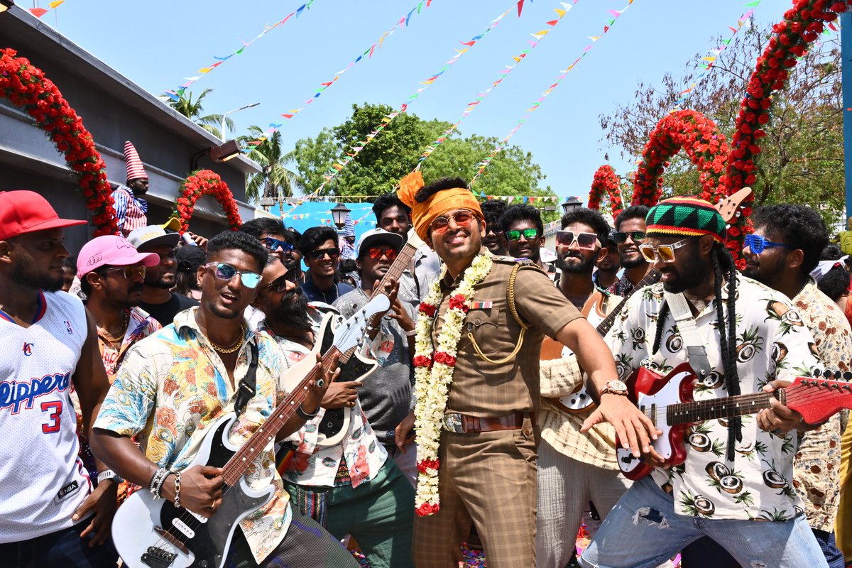 MoviesUpdatez's tweet image. Exclusive! ✨
#VaaVaathiyaar stills!

#VaaVaathiyaarOnDec5

@Karthi_Offl @VaaVaathiyaar #StudioGreen @gnanavelraja007 @IamKrithiShetty