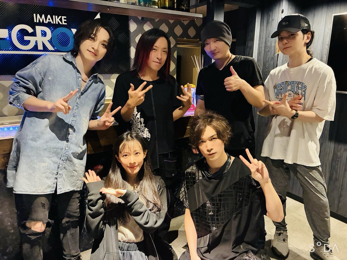 soLiツアー初日ありがとうございましたー！
めちゃくちゃ盛り上がって下さり感謝です。
最高でございました。
徒歩圏内でライブのLedaくんにも会えました。
明日は石川公演宜しくお願い致しますします🎸🎻