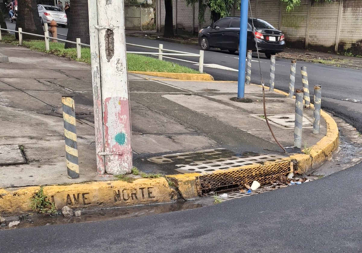 De cualquier manera :No tires basura en la calle . 
<a href="/ElMundoSV/">Diario El Mundo</a> <a href="/dianavytony/">Diana Verónica y Tony</a>
<a href="/avolevan81/">Miguel Avoleván </a> <a href="/elmercampos7/">Elmer Campos / Plogging El Salvador</a> <a href="/prensagrafica/">La Prensa Gráfica</a> <a href="/ContenedoresA1/">A1 Contenedores</a> <a href="/alertux/">Alértux El Salvador</a> <a href="/carbonZeroSv/">Carbon Zero SV</a>