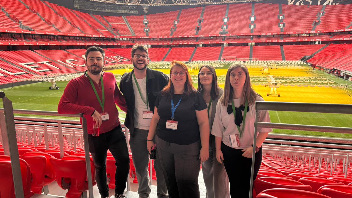La directora y parte del equipo de la <a href="/HumanizacionAB/">Catedra Humanización UCLM</a> asistieron al #ASEICACongress en Bilbao para conocer los últimos avances en investigación oncológica. 💙💚

#OncologíaHumanizada #CátedraAECCUCLM