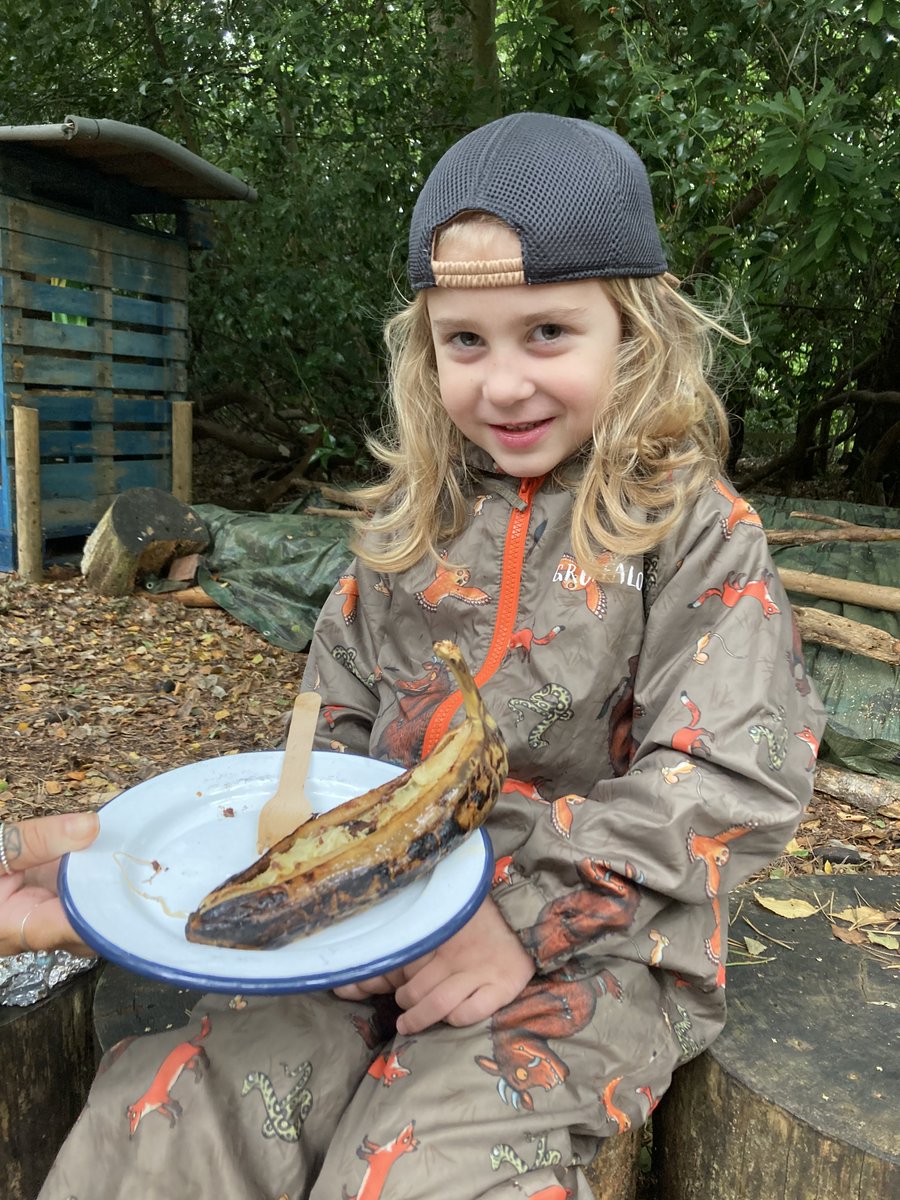 🍌🍫We had a scrumptious time at Black Park Forest School this week with our chocolate-filled campfire bananas, join us on Thursday next week for the final session of the half-term. eventbrite.co.uk/e/families-go-…