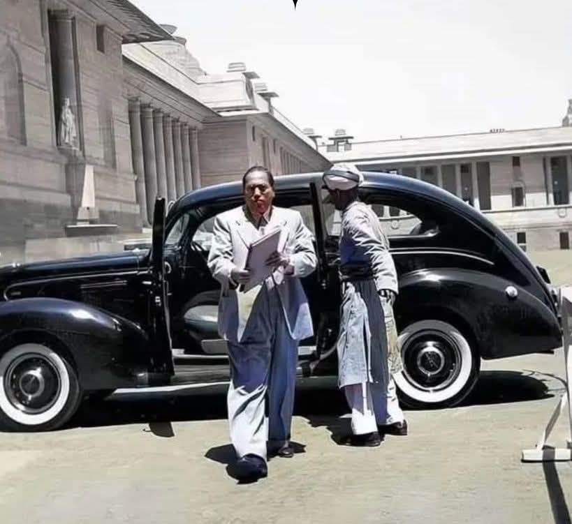 Raazvalmiki7250's tweet image. 1940 के दशक में, जब भारत का संविधान आकार ले रहा था और &apos;इंडिया एक्ट&apos; पूरी तरह लागू था, एक अखंड भारत के निर्माण की संभावना प्रबल थी। इसी दौरान, यह दावा किया जाता है कि डॉ. अंबेडकर, पेरियार और जिन्ना ने एक साथ बैठकें कीं और भारत को तीन हिस्सों—पाकिस्तान, दलितिस्तान और…