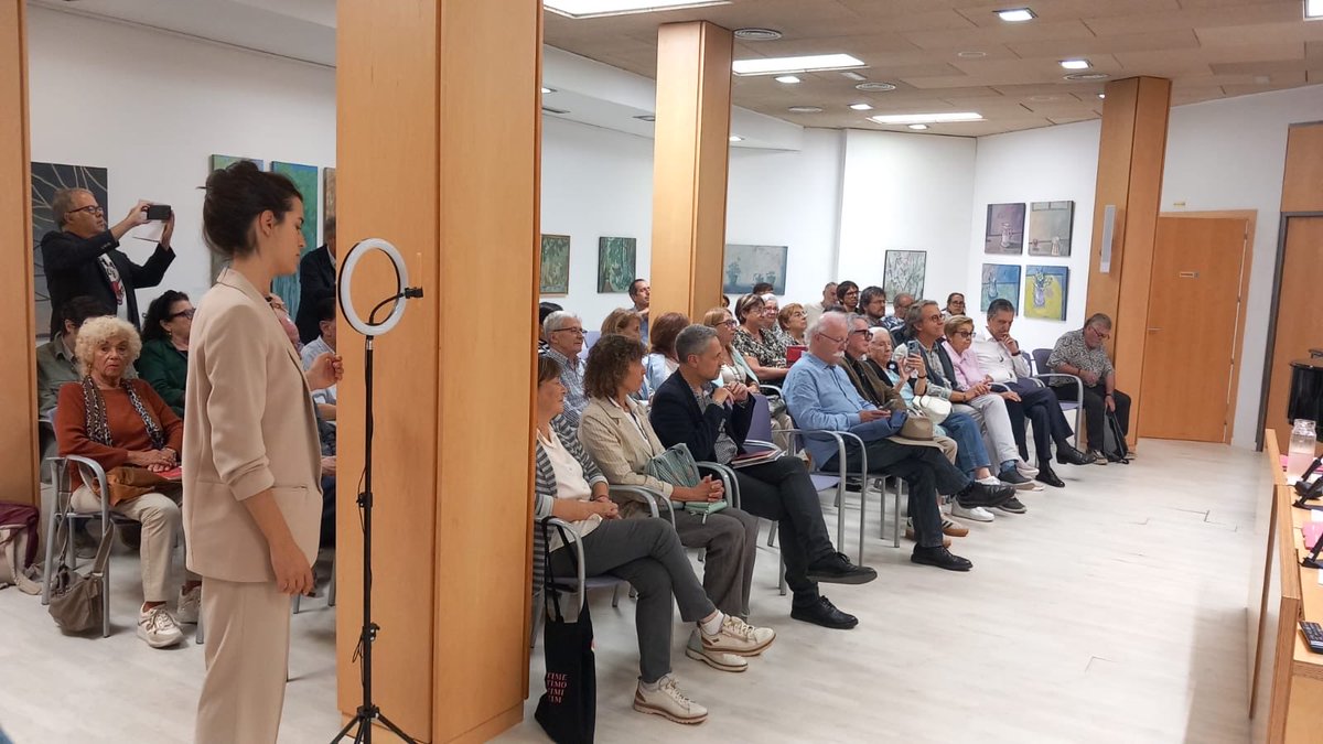 El vespre d’ahir va ser intens, acollidor, acompanyat, a la Fundació Valvi de Girona en la presentació del meu “Retrat interior”. Gràcies!
Les fotografies són dels amics <a href="/QuimCurbet/">Quim Curbet</a>, <a href="/guillemterribas/">Guillem Terribas Roca</a>. 
Si no vau venir, la podeu recuperar en aquest enllaç youtu.be/O_F4PEis8ps