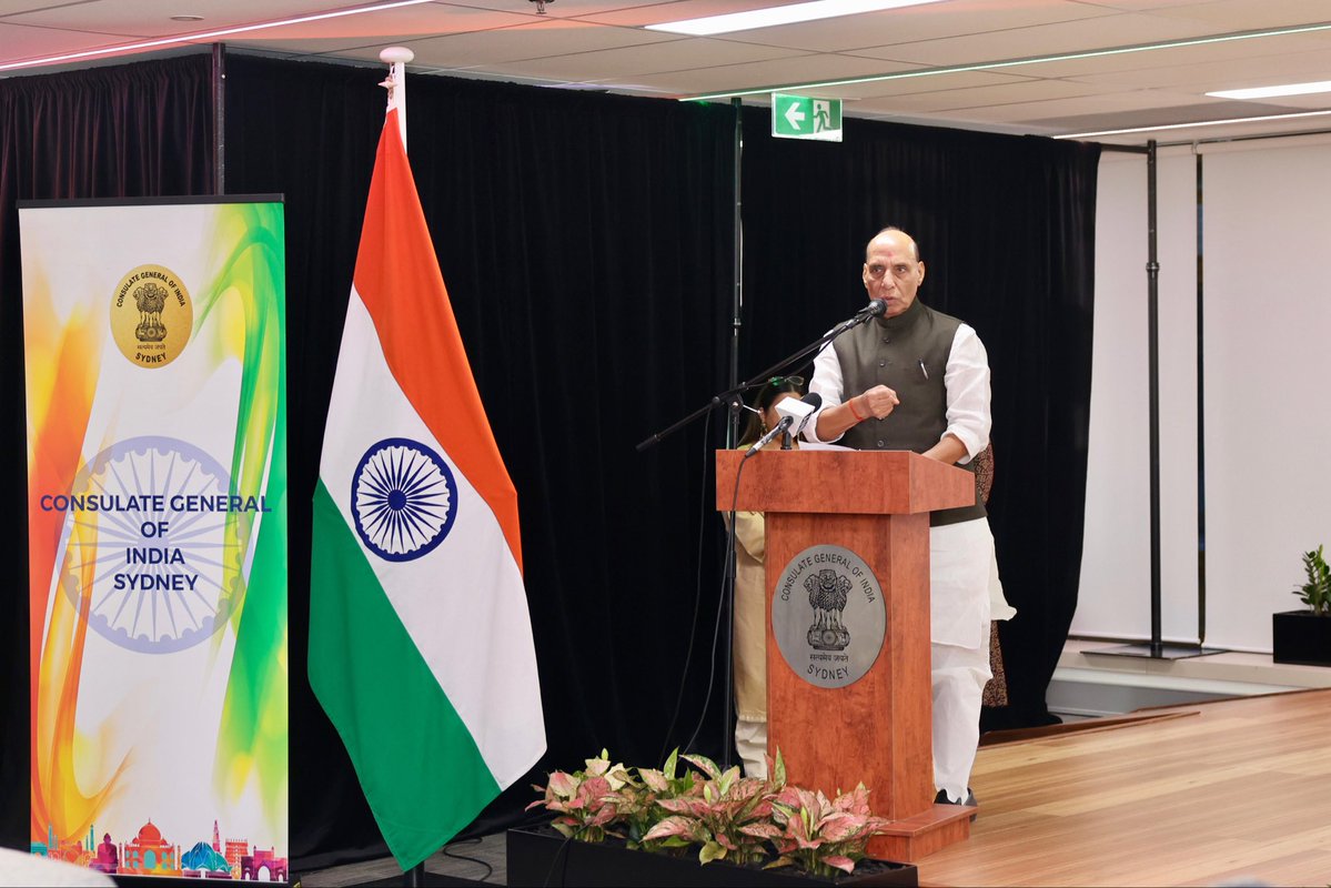 rajnathsingh's tweet image. Delighted to interact with the Indian community in Sydney. The Indian community is the living bridge between India and Australia. The Indian diaspora in Australia has made tremendous contribution to Australia’s growth and prosperity.