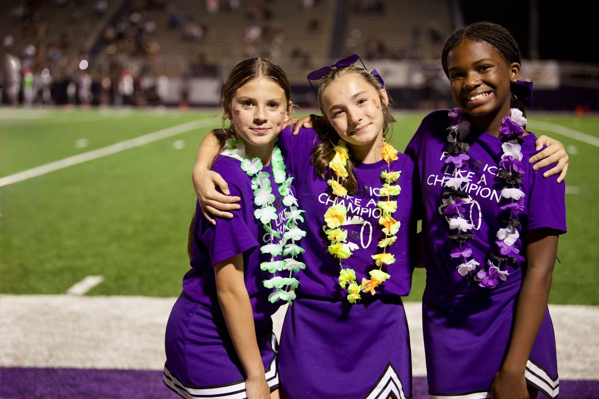 MiddletownOH's tweet photo. Cheer brought SPIRIT to Homecoming
Middle School cheer kicked things off for the first half, Freshman and JV squads, cheered a quarter with Varsity and 20 alumni cheerleaders returned to cheer for a quarter. Thank you coaches for organizing Homecoming cheer efforts!
#MiddieRising https://t.co/N1j8TyHMyg