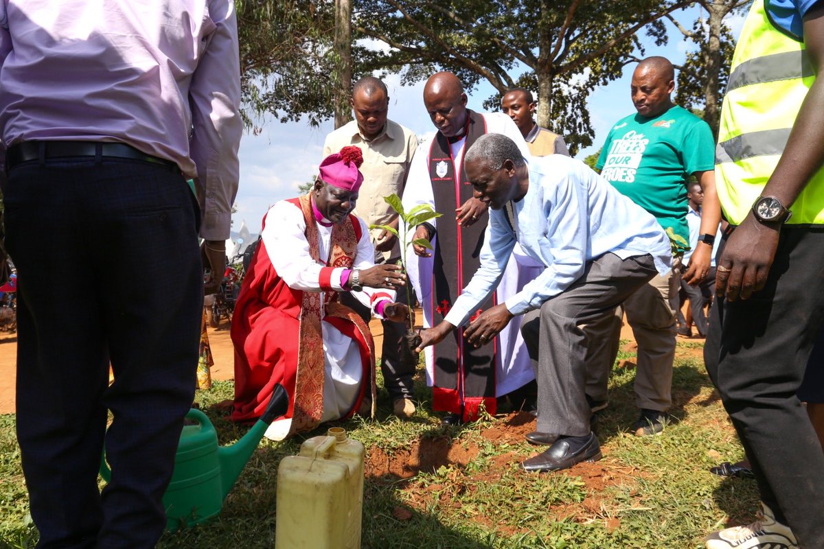 RGabdho's tweet photo. Today, at #NationalTreePlantingDay2025 celebrations in Busoga College Mwiri, Jinja, RGF has joined partners & students to plant 5,000+ trees under the #ROOTsCampaign, restoring hope, resilience & inclusion for communities facing climate shocks.
#ClimateAction #Sustainability https://t.co/W7aUkxCqz7