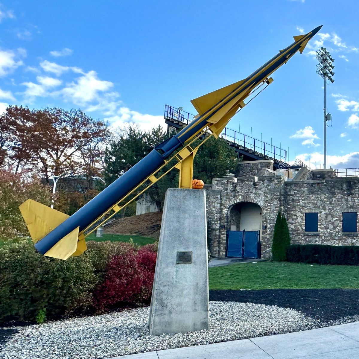 Toledo plays at Bowling Green this weekend. 🚀

Reminder that Toledo has a rocket aimed the 50-yard line of Bowling Green's Stadium. 😂