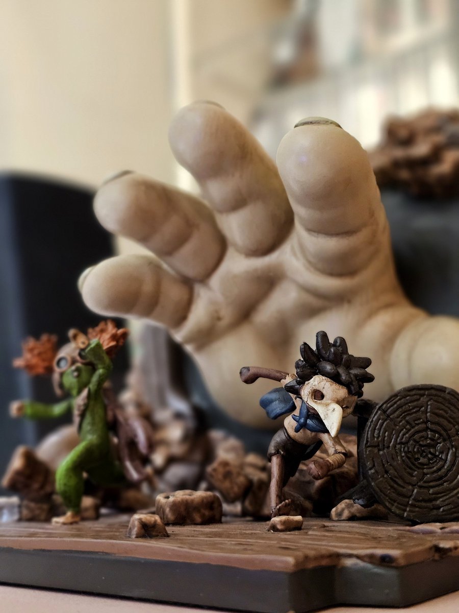 Découverte de Little Nightmares 3 en coop avec <a href="/FaroreFirone/">Farore 🌿✨</a> :

Twitch.tv/damdamlive 

J'avais adoré les 2 premiers, les DLC et le comics donc hâte d'en voir plus sur l'univers !