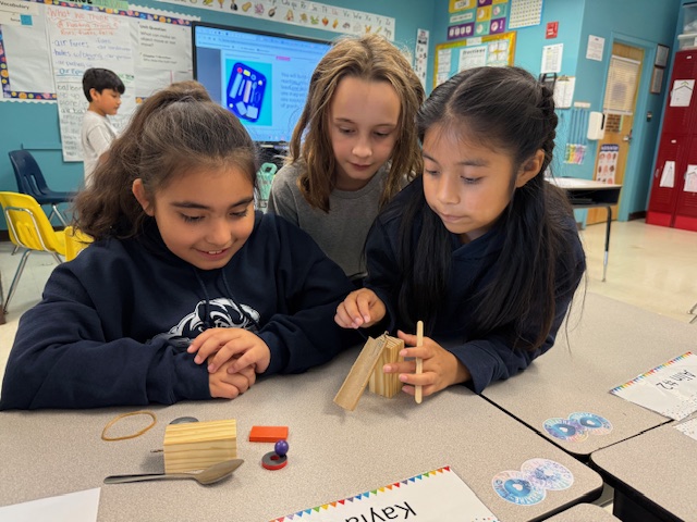 rbcsnj's tweet image. Chain reactions in action! ⚙️ Our 3rd graders explored touching forces, magnetic forces, and gravity — discovering how motion and energy work together in exciting ways!
.
.
.
#RedBank #CharterSchool #RBCS #TakingTheWorldByStorm #BlueStorm