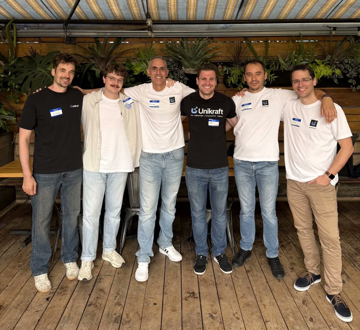 felipehuici's tweet image. 🚨I&apos;m beyond ecstatic to announce that we&apos;ve raised $6M in seed funding to launch Unikraft Cloud -- the only platform that can start *any* workload in &amp;lt; 10ms and scale to 100K+ instances on a single server with instantaneous scale to zero...think catering to millions of users on…