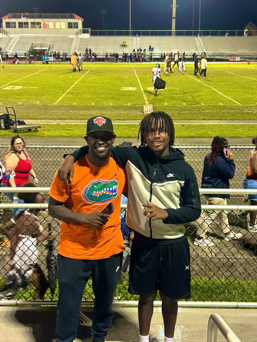 “Had the privilege of meeting Ahmad Black at the game! He shared some great advice to help me improve my skills and take my game to the next level. 

💪 #GrindToShine #VCAfootball #StudentAthlete
#nextlevelmindset