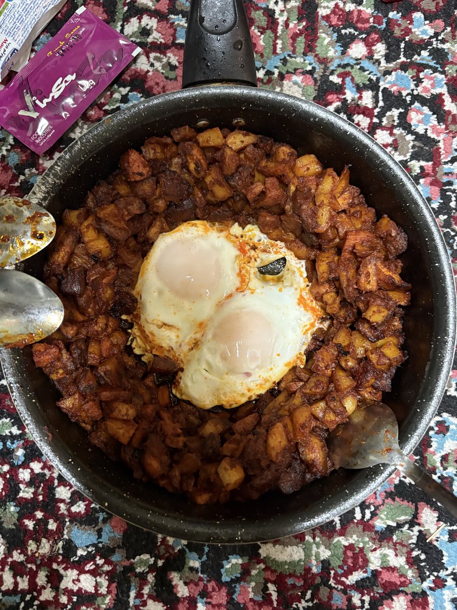 Sedali_h's tweet image. اوج تنوع تو غذای خوابگاهی: