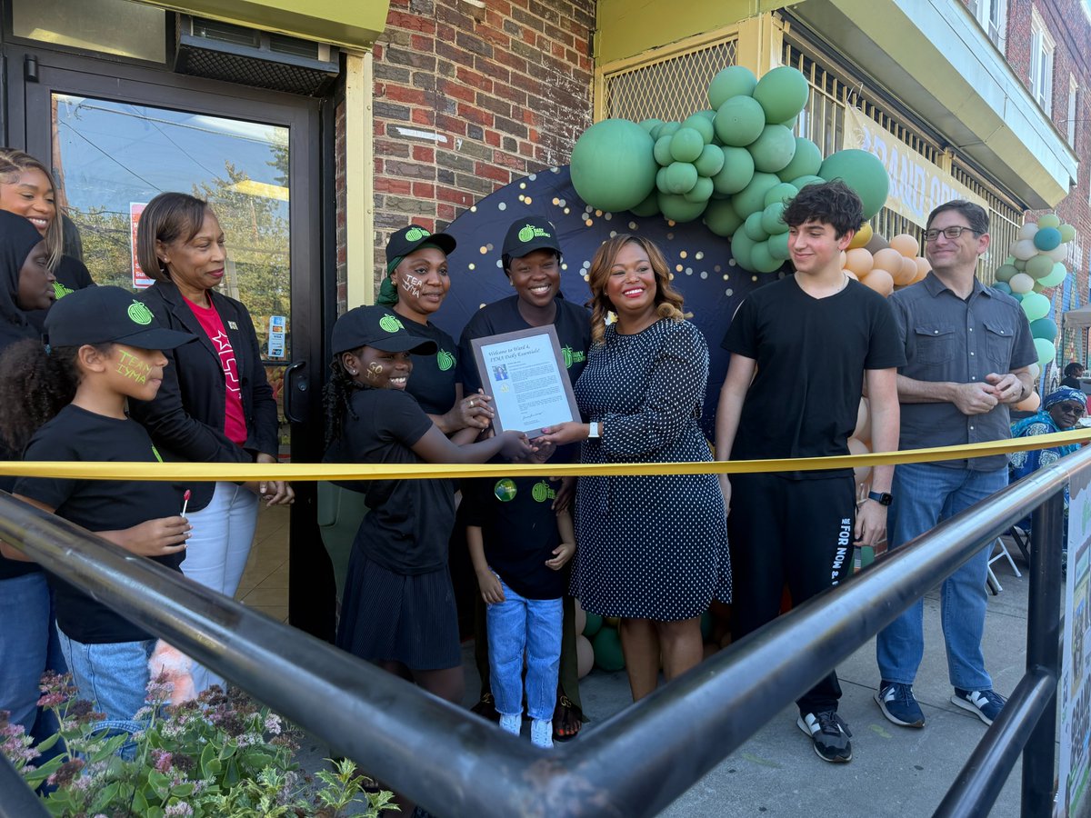 CMLewisGeorgeW4's tweet image. Read this week&apos;s #Ward4 Dispatch: Lead-Free Progress, Raymond Traffic Safety, and New Bins on the Block ⬇️

janeeseward4.com/ward-4-dispatc…