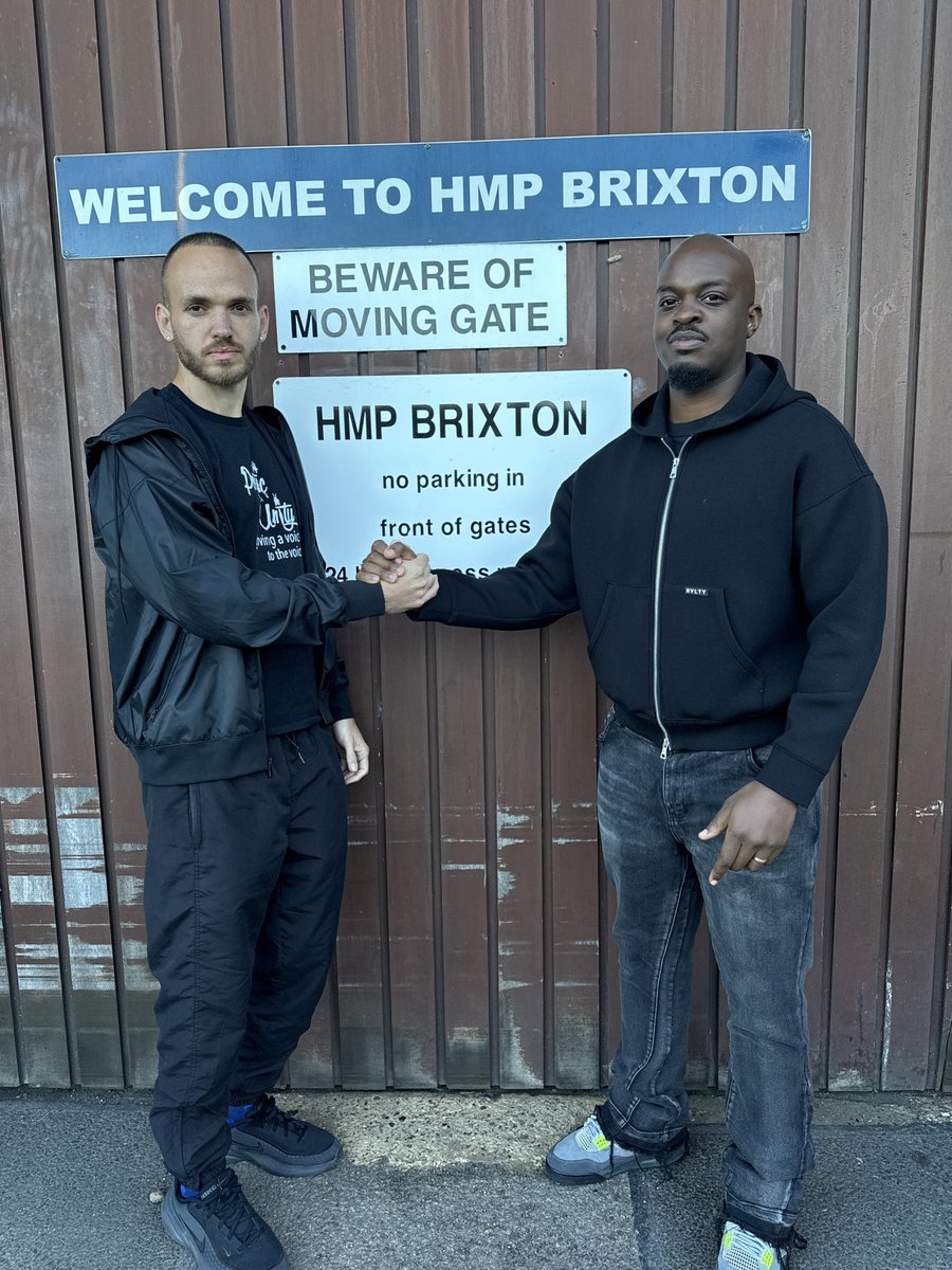 Poetic Unity helping young men express themselves at HMP Brixton 🗣️

Last week our founder <a href="/RagzCV/">Ragz-CV</a> &amp; our patron <a href="/GeorgeThePoet/">George The Poet 🇺🇬</a> went down to HMP Brixton to inspire young men and show them how poetry can be used as an outlet for their mental health ✨