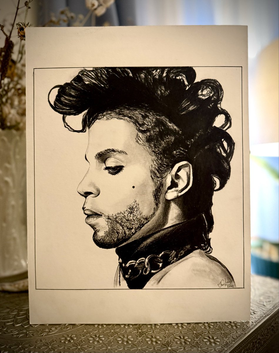 💜“PRINCE” — my latest 12x9 charcoal drawing on D’Arches heavy bond paper, finished today!

$300+ free shipping ✨

Make it yours or surprise someone special this holiday season 👑
DM me to claim it!