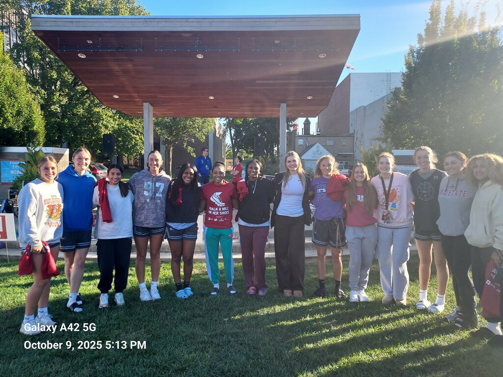RedWolvesWBB's tweet image. Week of Giving! 🏀Day 5🏀 Red Wolf Spirit on full display! Your support keeps us moving forward! #IUEastathletics

give.myiu.org/crowdfunding/I…