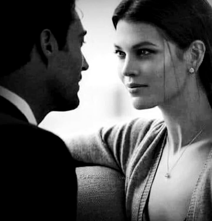 .

يا ليتها أدَّتْ  زكاةَ جَمالها
لفقيرِ حيٍّ بالغرامِ  مُصابا ..

لي مِنْ شِفاهِ العابرينَ بشاشةً
يا مَنْ بلغتِ مِنَ الجَمالِ نِصَابا

في عينها الزيتونُ ألقى سِرَّهُ 
والثغرُ  بالتوتِ المُعتَّقِ  ذابا ..

وبوجنتيها الشّمسُ ألقتْ نورَها
لتكونَ للصّبِ السقيمِ  عِقابا ..

#اعجبتني