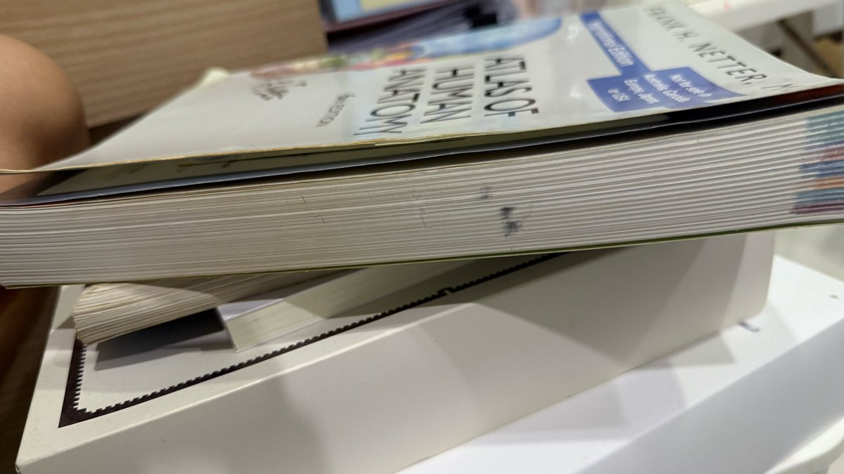 _juniper27's tweet photo. #ส่งต่อ หนังสือกายวิภาคศาสตร์ Atlas of Human Anatomy 6th edition มือ2 
💰700 รวมส่งค่ะ 

ไม่มีรอยขีดเขียน มีตำหนิตามรูปค่ะ

หรือนัดรับสยาม สามย่าน เดอะมอลล์งาม รพ.พระนั่งเกล้า เหลือ 650

ทักมาขอดูรูปเพิ่มเติมได้ค่ะ

#หนังสือมือสอง #ตำราแพทย์ #หนังสือมือสองสภาพดี #เตรียมสอบแพทย์ https://t.co/laoly6uiji