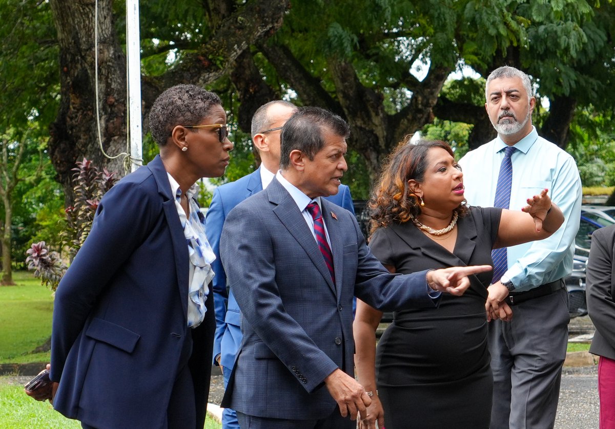 CARPHA1's tweet photo. The Hon. Dr. Lackram Bodoe, Minister of Health, Trinidad and Tobago, and assistant Director - PAHO, Dr. Rhonda Sealey-Thomas,discussed strengthening #HealthSecurity and collaboration on health priority areas across the Region with #CARPHA EMT during a courtesy visit.
#Caribbean https://t.co/wBWrmiQpos