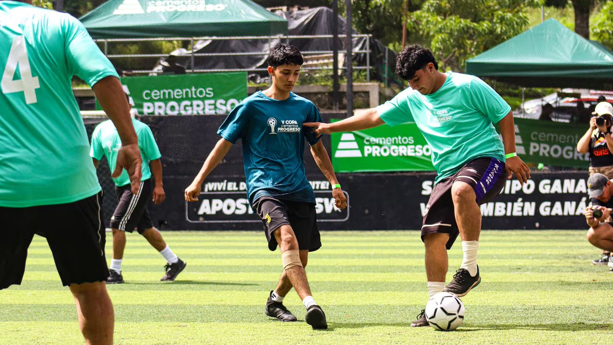 PublinewsGT's tweet image. ⚽ Copa Progreso 2025 🏆: Un torneo único que reúne a trabajadores de la construcción 👷🏻‍♂️ en partidos llenos de energía, pasión y compañerismo 💪

Lee la nota en: publinews.gt/business/2025/… 

#CementosProgreso #CopaProgreso2025 #PublinewsGT