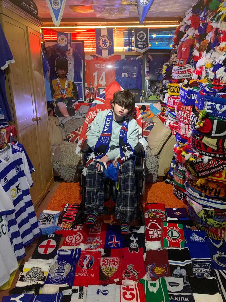 alfielundfund's tweet image. 8 scarves needed to complete the set for Alfie having a scarf donated by every league club in England , Scotland, Wales and Northern Ireland over to you @LeagueofIreland @shelsfc @sligorovers  @ShamrockRovers @WaterfordFCie @stpatsfc @DroghedaUnited @bfcdublin @derrycityfc