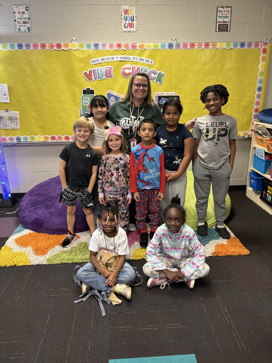 Fin Family Fri-yay! ✌🏻💙🦈<a href="/WoParkSharks/">Worthington Park Elementary School</a> #itsworthit