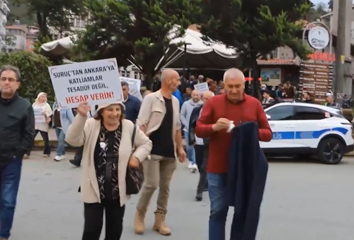 GKarafazli's tweet image. Fındıklılı Yurttaşlar, “Katil IŞİD İşbirlikçi AKP” Sloganlarıyla 10 Ekim Gar Katliamını Andı…. kuzeyteve.com/findiklili-yur… #anma #CERVATOĞLU #ENGELİ #fındıklı #gar katliam #işbirlikçi akp #ocaklı #polis #rize #tepki #Karadeniz