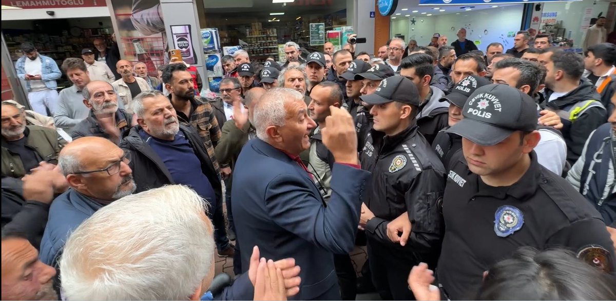 GKarafazli's tweet image. Fındıklılı Yurttaşlar, “Katil IŞİD İşbirlikçi AKP” Sloganlarıyla 10 Ekim Gar Katliamını Andı…. kuzeyteve.com/findiklili-yur… #anma #CERVATOĞLU #ENGELİ #fındıklı #gar katliam #işbirlikçi akp #ocaklı #polis #rize #tepki #Karadeniz