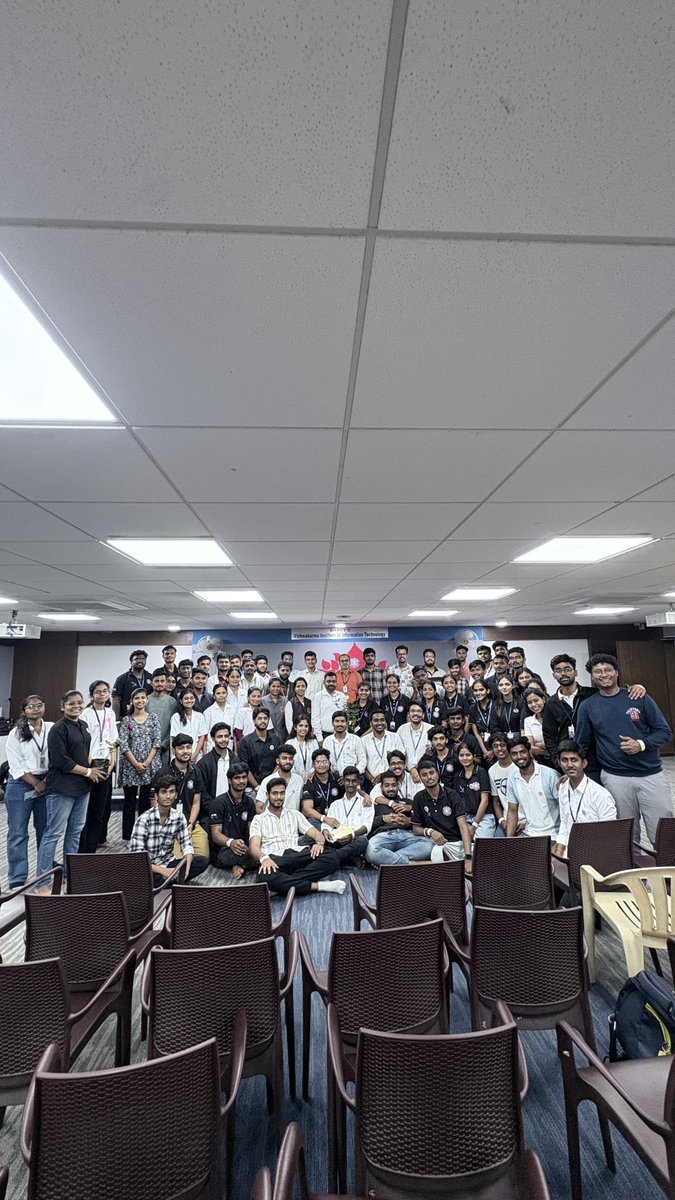 NSS_VIIT_PUNE's tweet photo. 🩸 NSS VIIT Blood Donation Camp 2025

On 7th &amp; 8th Oct, NSS VIIT organized a successful Blood Donation Camp with 400+ donors &amp; health check-ups promoting wellness at VIIT.

Honored by guests Miss. Girija Konedeshmukh &amp; Shri Vikrant Singh (PMC Brand Ambassador) for inspiring. https://t.co/fOzhupe0xw