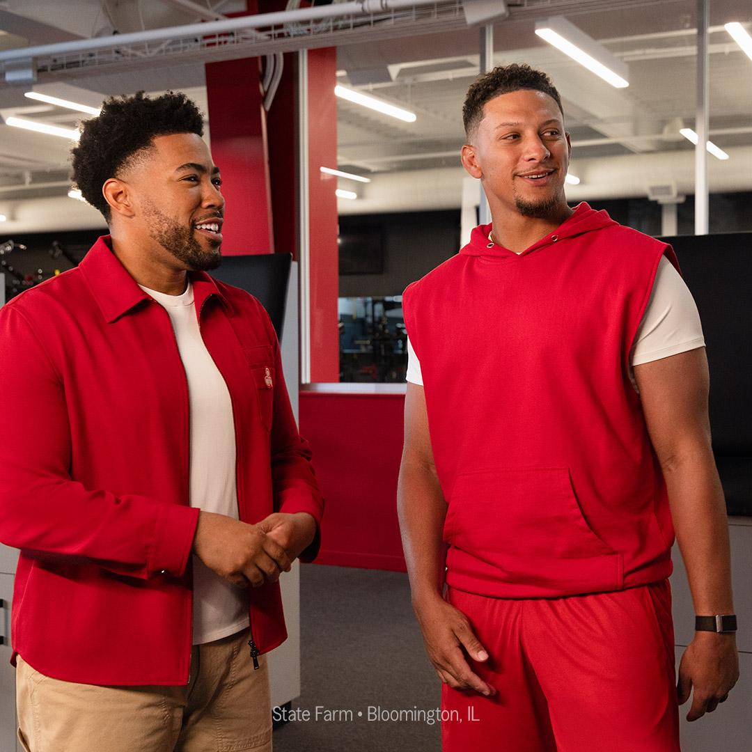 sfagentjerryc's tweet photo. Just a couple of good neighbors having a good time behind-the-scenes. 📸 #TeamStateFarm https://t.co/Ae5ylMJW4E