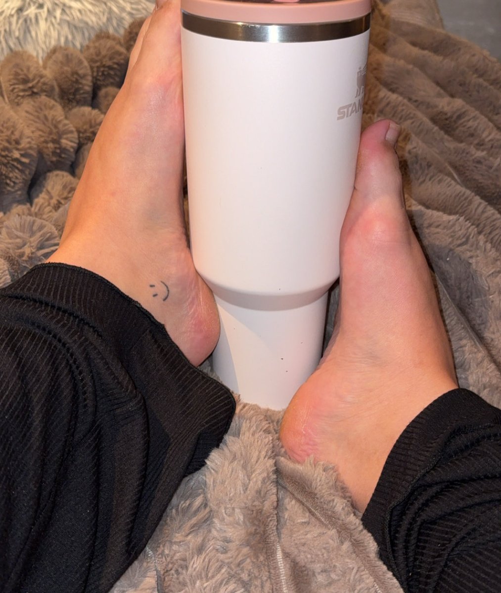 goddestiffanyx's tweet photo. Stay hydrated xx
#feet #toes #feetfetısh #feetworshi̇p https://t.co/km8vSpnd7T