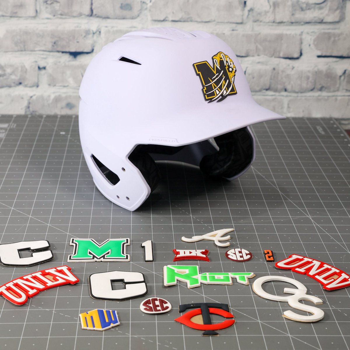 GreenGridiron's tweet photo. Look like a pro , Play like a pro ⚾️
These 3D logos are HOME RUN-ready
✅Stand out on the field 
✅premium quality 
✅professional look
✅perfect for all levels 
Get Started Now! https://t.co/0f68M7oWiw