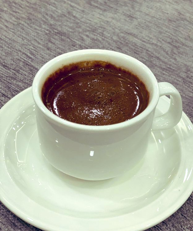 ثنتين ماني مدوّر عن هواهن بديل
انتي من البيض و السوده من اثيوبيا :)