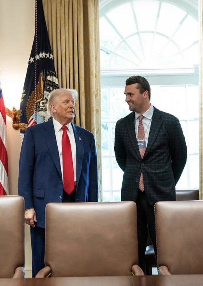 MAGAVoice's tweet image. BREAKING 🚨 Trump will be awarding Charlie Kirk the Presidential Medal of Freedom on his birthday October 14th

God Bless Trump 🙏