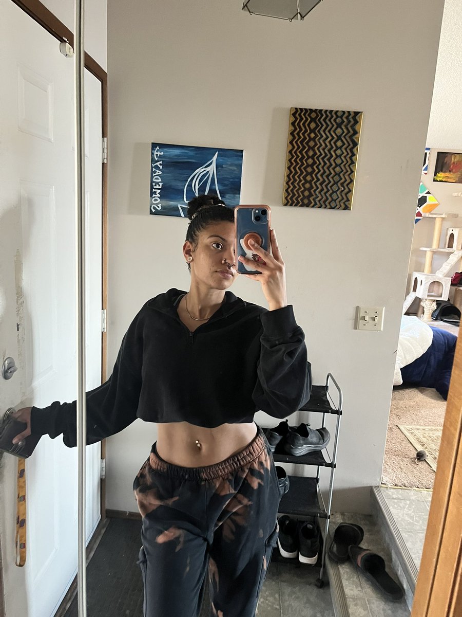 Built incredibly different 😌 onlyfans.com/a.mari.a.mari.…