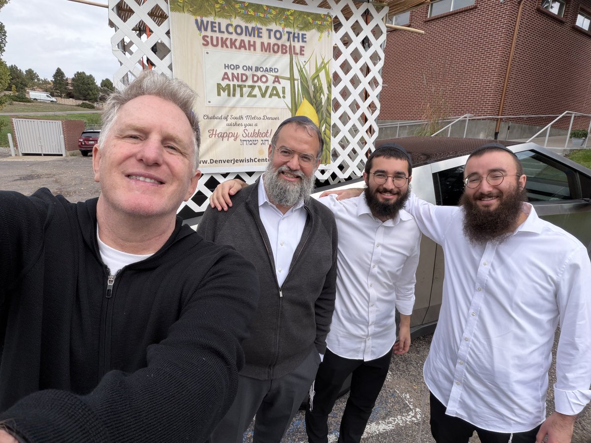 Got a chance to meet the Rabbi at the Chabad in South Denver 🙏🏽. Stepped into the worlds first  Cyber Sukkah and shook the lulav for Sukkot — such a special moment. Beautiful to see the pride, positivity, and strength in the Denver Jewish community. Grateful for the connection