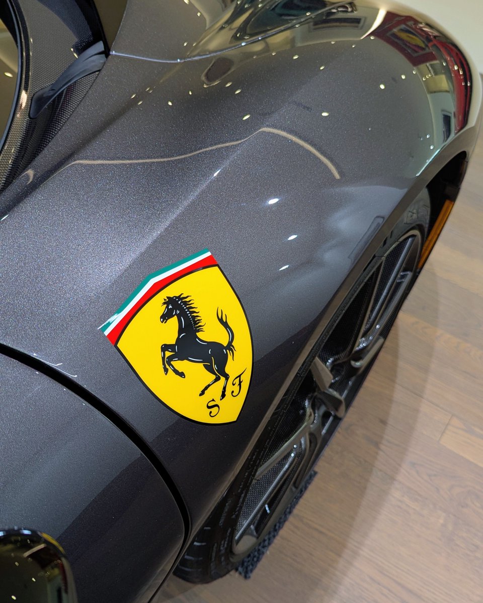 FerrariSeattle's tweet image. Designed by Ferrari #TailorMade with orange details on the high metallic Grigio Isabel paint, this #FerrariSF90Stradale is an inspired build with a full list of #CarbonFiber options.

#FerrariofSeattle #FerrariFriday #MadeByFerrari #Bellevue #Redmond