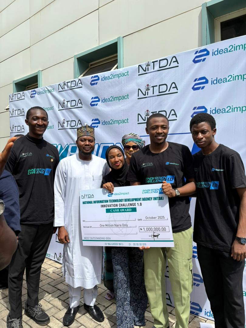 mrcode_ai's tweet image. Congratulations to my amazing team! This is our first time winning a Hackathon in Abuja — Masha Allah!  

Your hard work, late nights, and dedication turned a dream into reality. This victory is just the beginning!  
#nitda @NITDANigeria
#winners @KashifuInuwa 
#DreamToReality