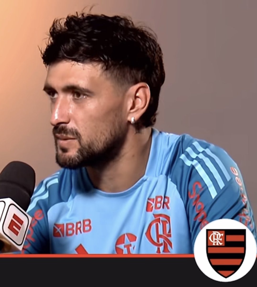 Em entrevista à ESPN, Arrascaeta manda recado à torcida do Flamengo:

“Eu já estou há muito tempo nesse clube, sempre tentam criar uma crise de fora para dentro. E a gente tenta sustentar da melhor forma possível. Uma derrota não pode nos desestabilizar. Por isso, eu falo ao
