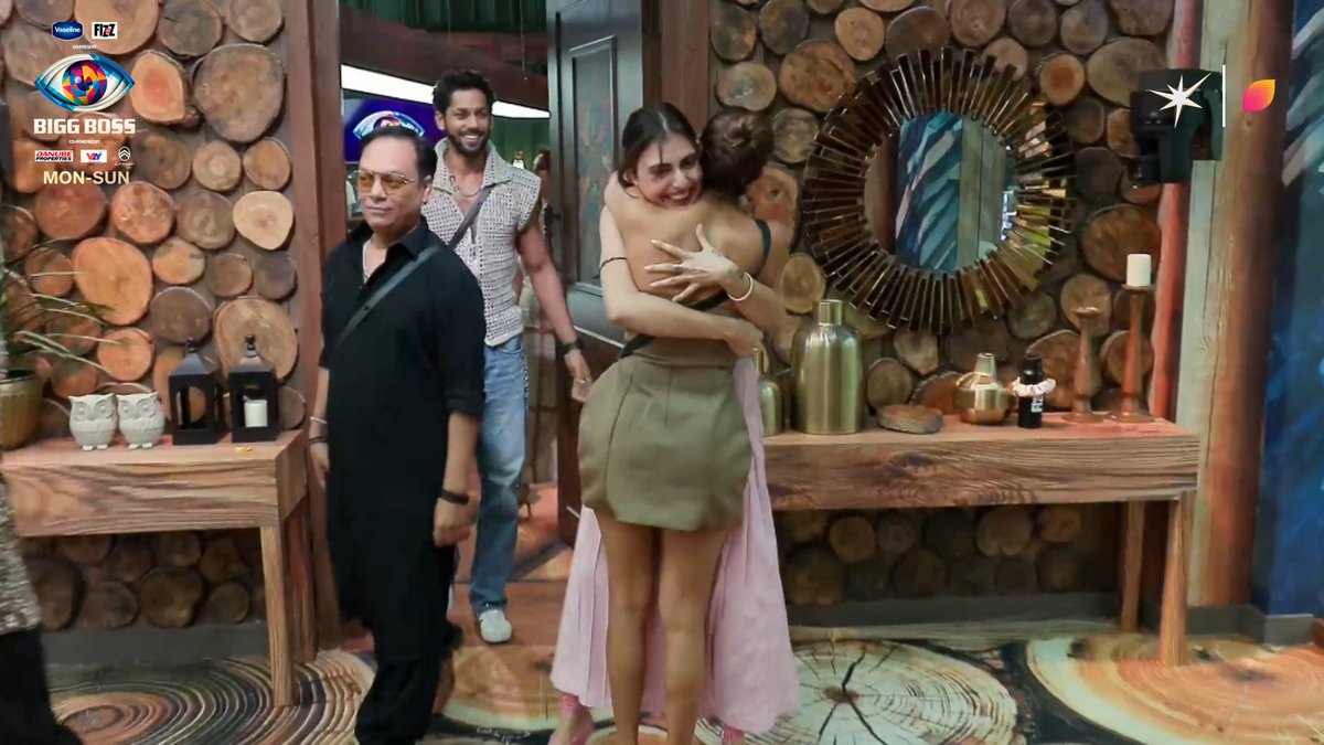 Nehal call farru my love love of my life 😭

And farhana's best moments is when Nehal come back from Secret room 

Awwww 🥺 🥺. Sach a genuine love between them 

#Farrhanabhatt #NehalChudasama #biggboss19