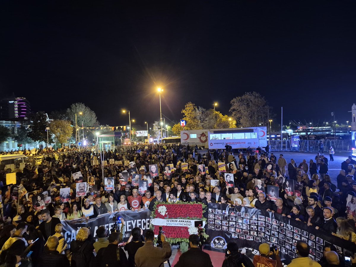 10 Ekim Ankara  Gar Katliamını Unutmayacağız !
#10Ekim10Yıl 
#10EkimAnkaraGarKatliamı