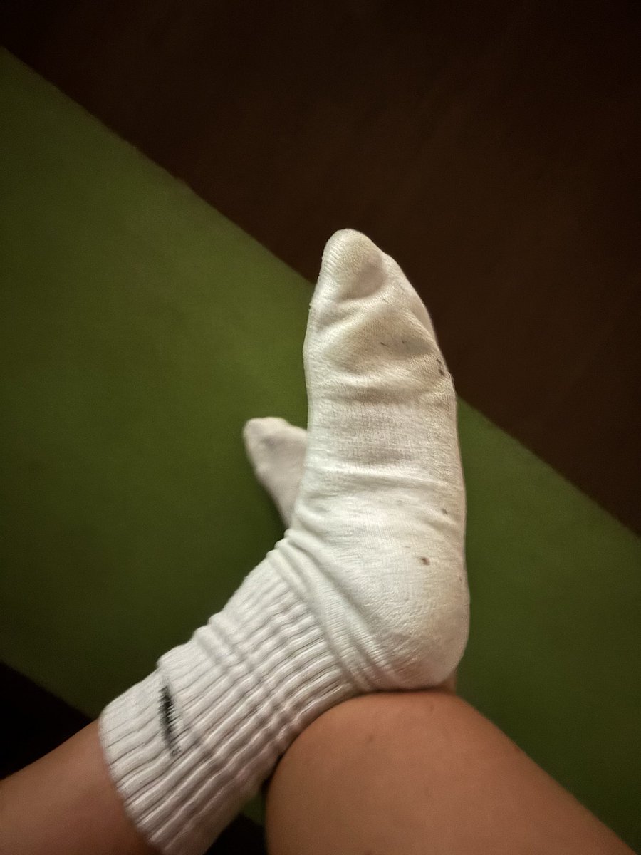 Carlys_feet_'s tweet photo. Late night sweaty sock session 🔥💦 https://t.co/34EkGwAKsu