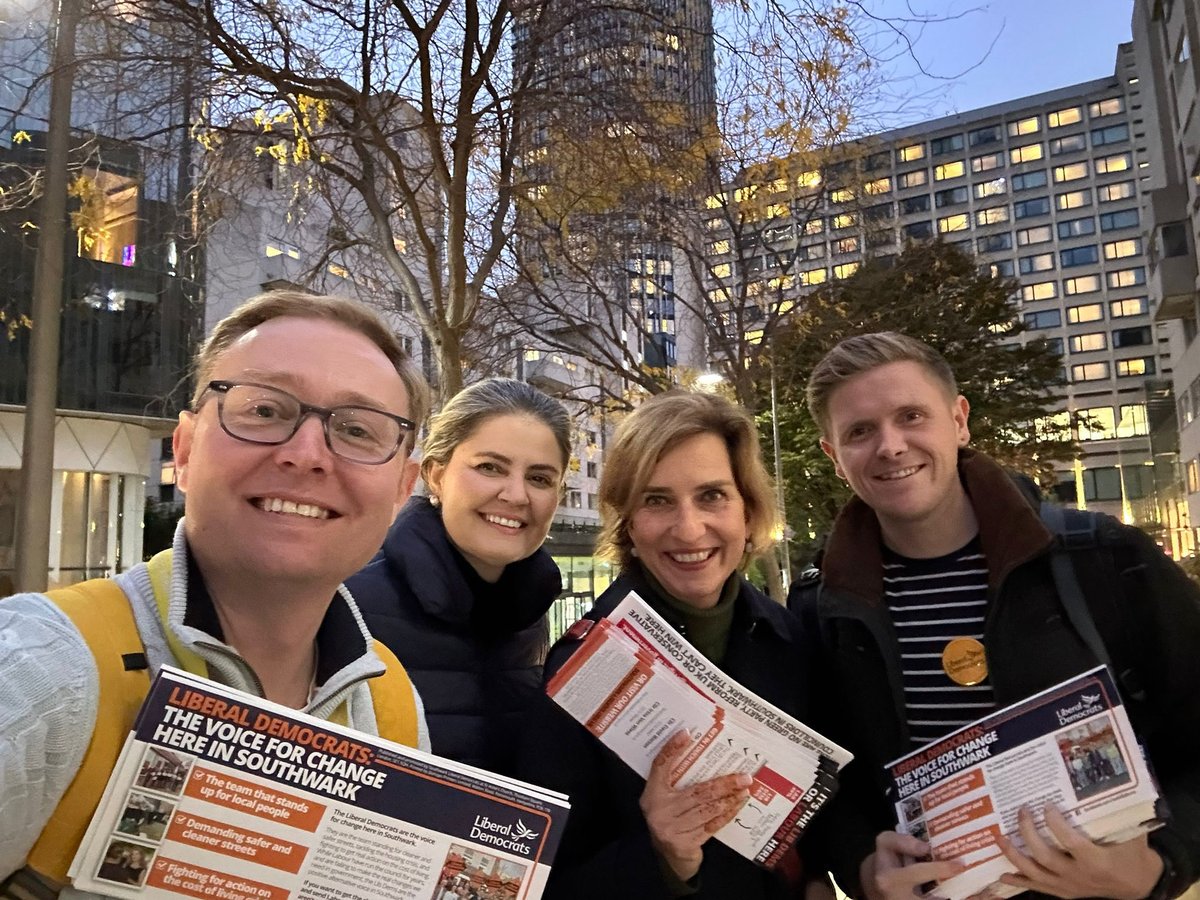 Team Borough and Bankside 🔶 out speaking to residents this evening along the river. 

We’re determined to get a better deal for you and your family. Please help us in our fight for our area by filling in our survey at southwark-libdems.org.uk/survey.