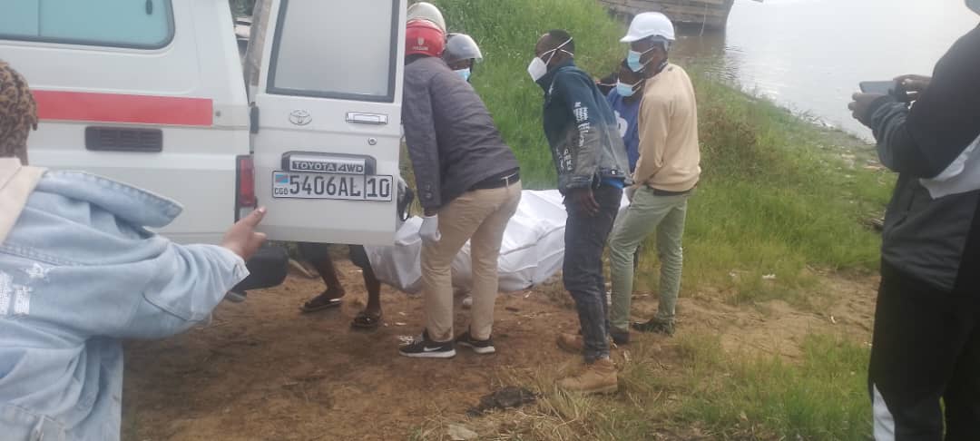 #RDC : "FRC condamne  l'insécurité que vit la RDC en générale et la ville de Kinshasa en particulier, à tshopo  deux personnels de santé tués puis jetés dans l'eau dans le territoire d'isangi, à Kinshasa ça braque même à midi 
Aujourd'hui investir en rdc fait peur 
Erich fromm à