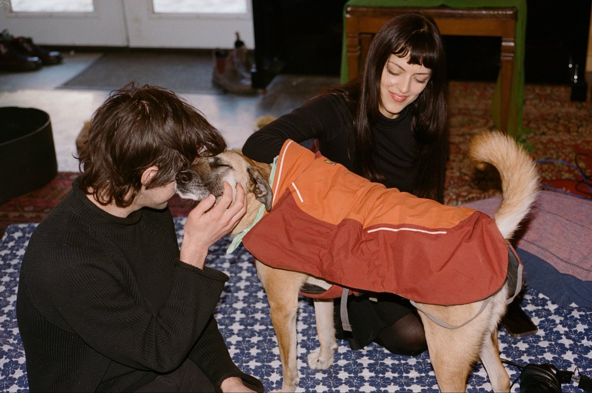 THEMARIASUPDATE's tweet image. Maria making ‘Melt’ her first solo album.
