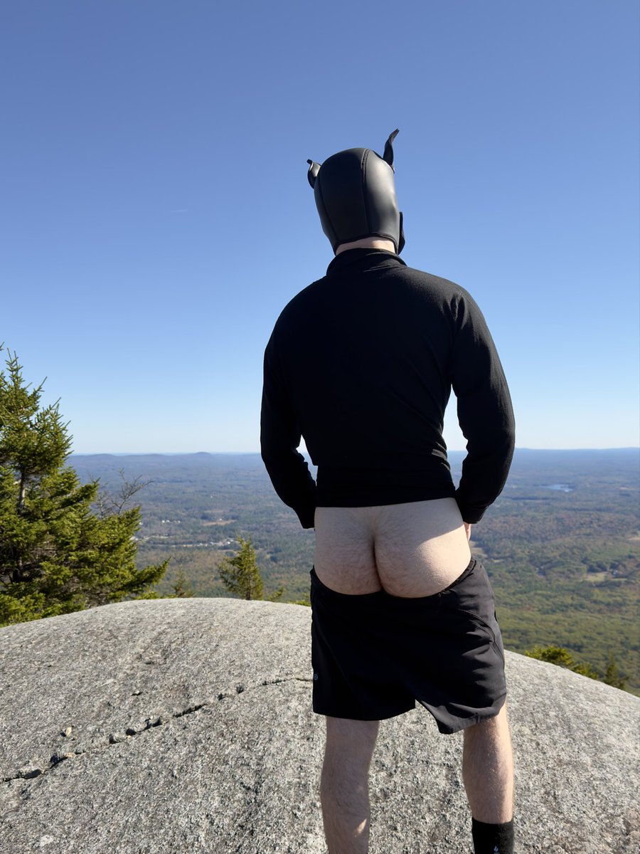 Made it to the top… figured the summit deserved a full moon ⛰️ 🐾 

#pup #puppy #pupplay #puppyplay #humanpup #gay #kink #nsfw #beta #sub #ass #crusing #public #exhibition #exhib